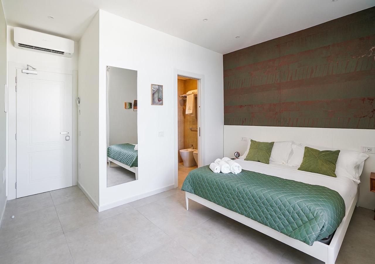 Hotel Ad Oriente La Maddalena  Esterno foto