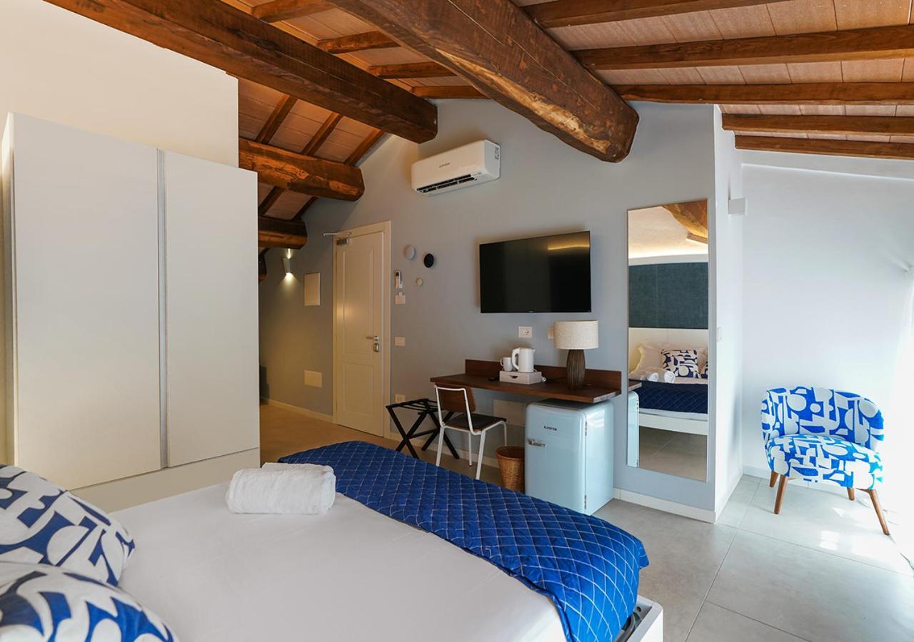Hotel Ad Oriente La Maddalena  Esterno foto